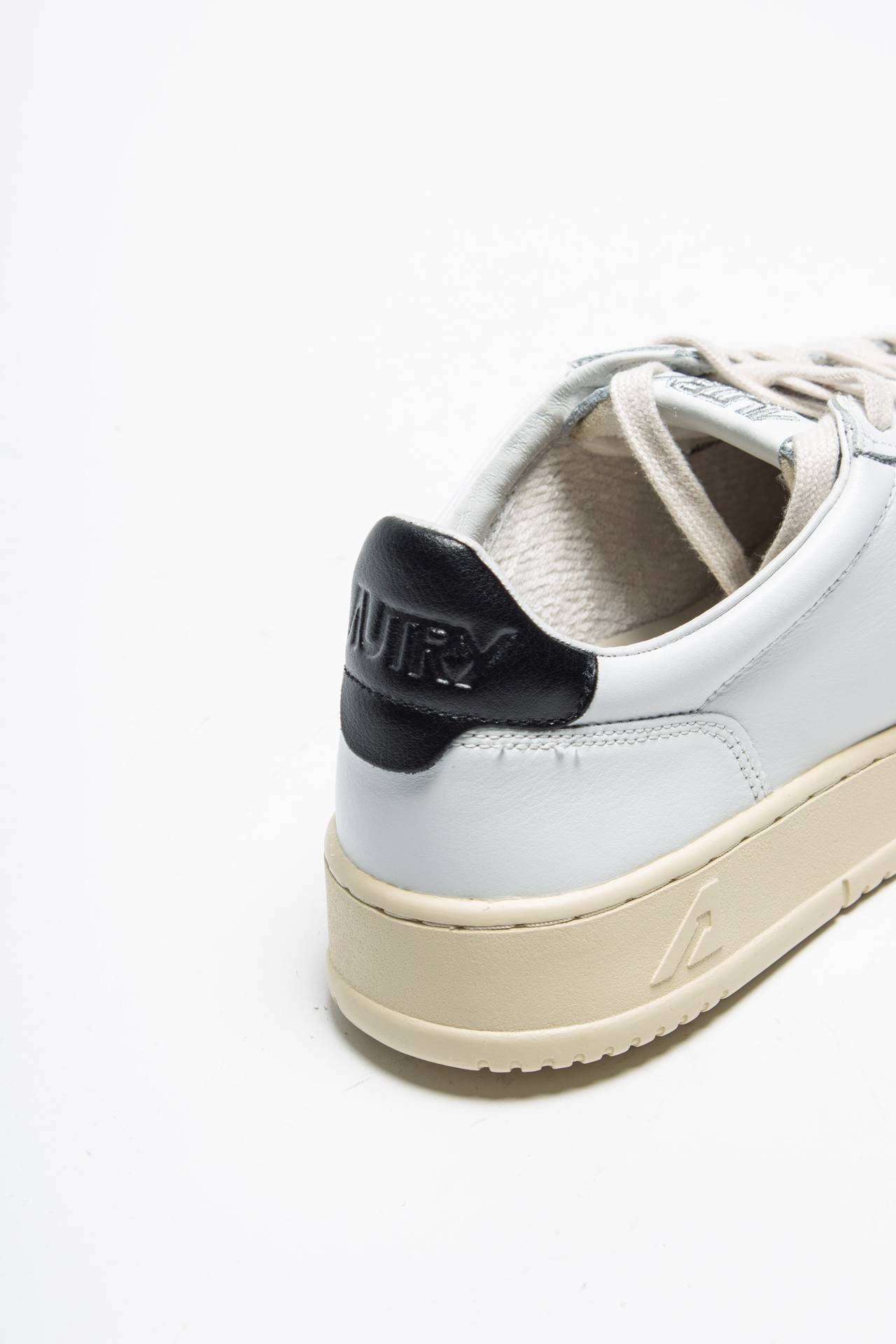 AUTRY AULW/LL22WHT/BLACK
